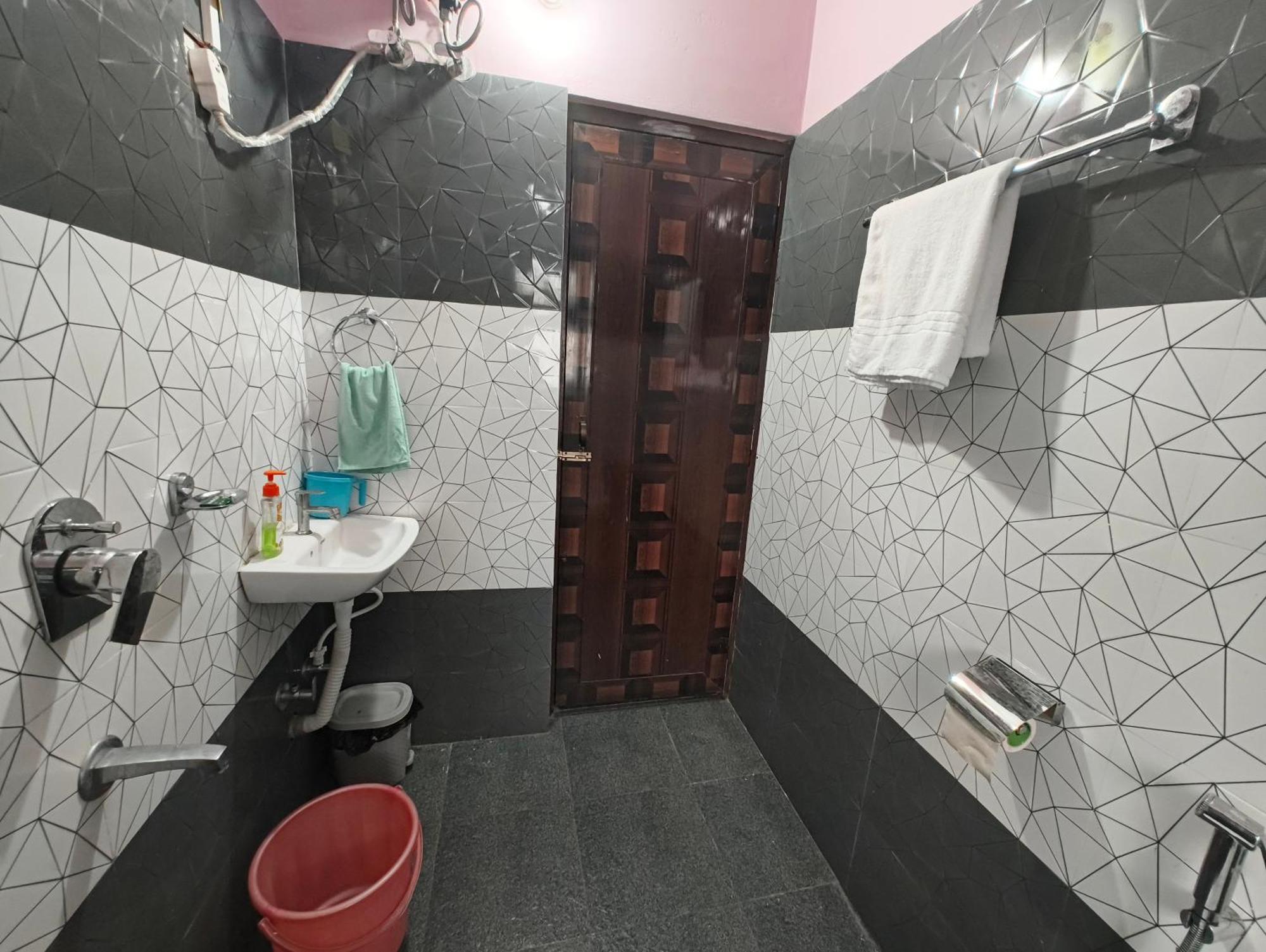 Anjali Homestay - 10 Mins From Airport สิริกุรี ภายนอก รูปภาพ